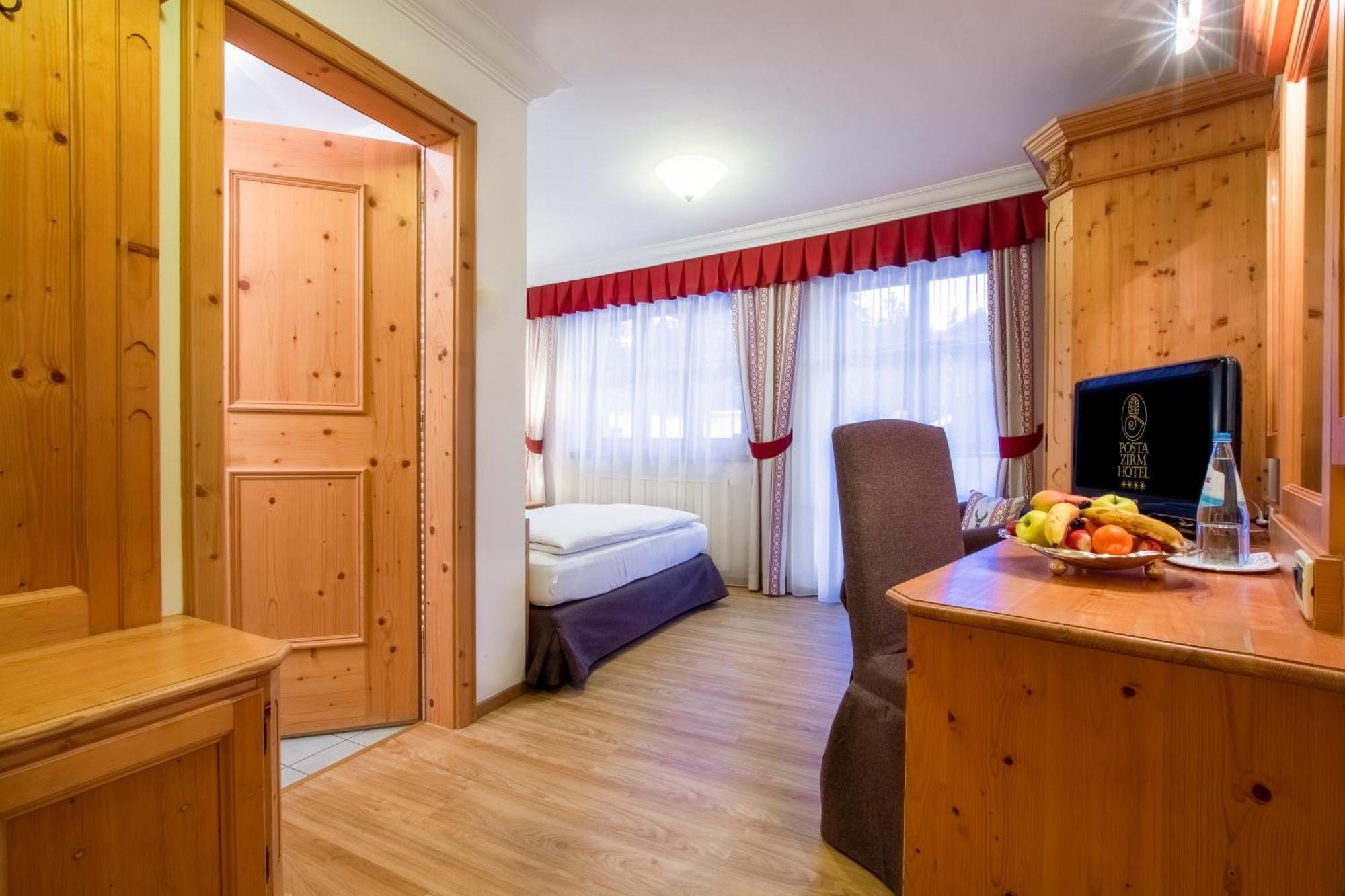 Posta Zirm Hotel Corvara In Badia Exterior photo