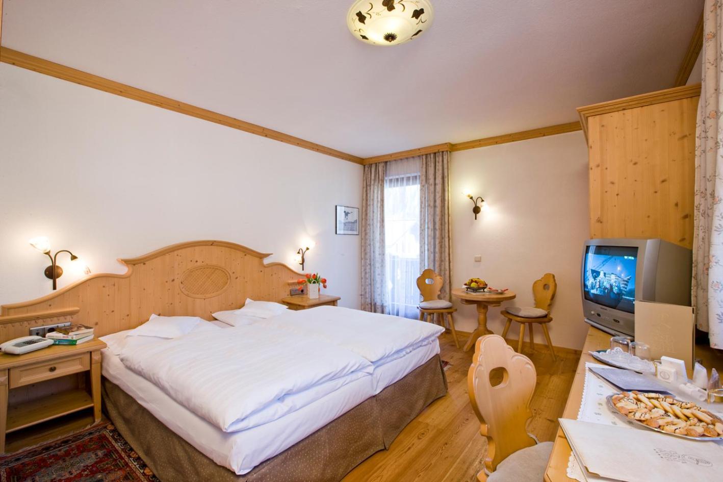 Posta Zirm Hotel Corvara In Badia Exterior photo
